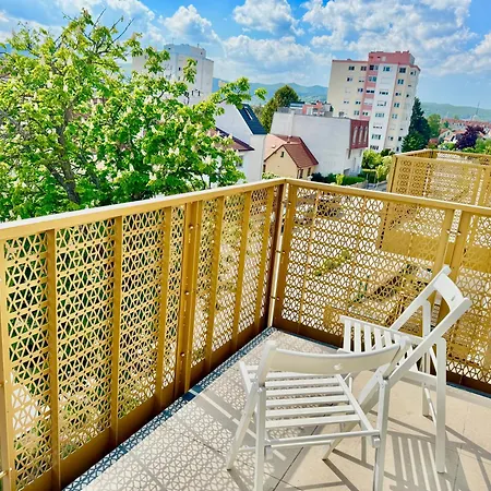 Stylish With Balcony Near Vienna Wiener Neudorf
