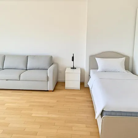 Stylish With Balcony Near Vienna Appartement