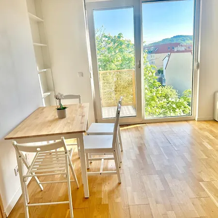 Stylish With Balcony Near Vienna Apartment *