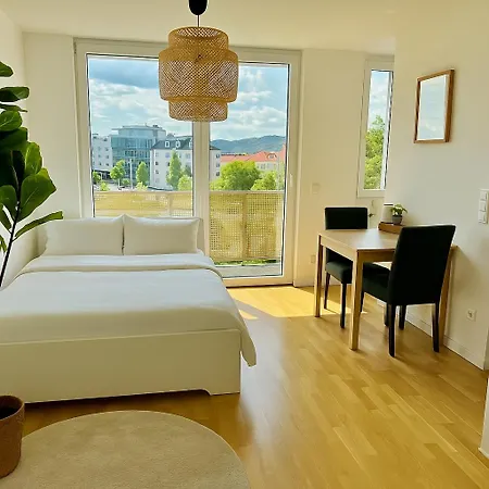 Stylish With Balcony Near Vienna *