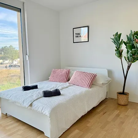 Stylish With Balcony Near Vienna *