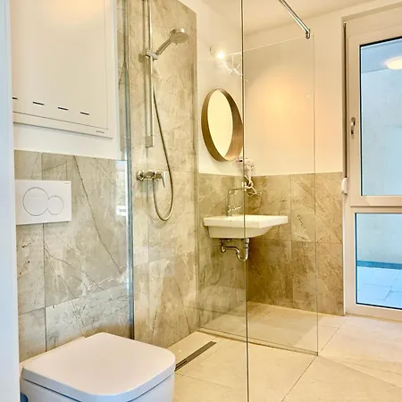 Stylish With Balcony Near Vienna Apartment *