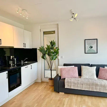 Stylish With Balcony Near Vienna