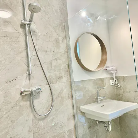 Stylish With Balcony Near Vienna Wiener Neudorf