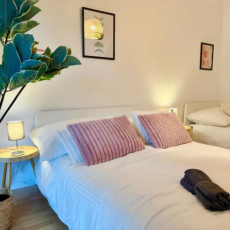 Appartement Stylish With Balcony Near Vienna Wiener Neudorf