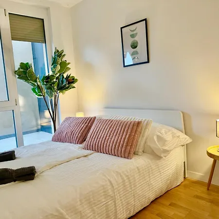 Appartement Stylish With Balcony Near Vienna *