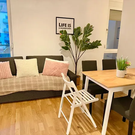 Stylish With Balcony Near Vienna Apartment *