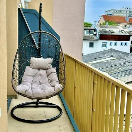 Appartement Stylish With Balcony Near Vienna Wiener Neudorf