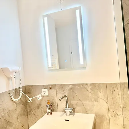 Appartement Stylish With Balcony Near Vienna
