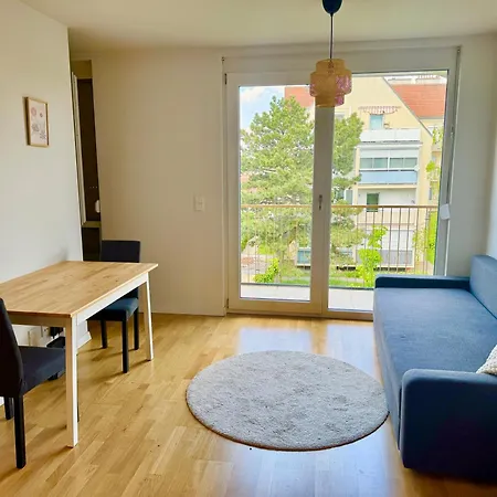 Stylish With Balcony Near Vienna Appartement