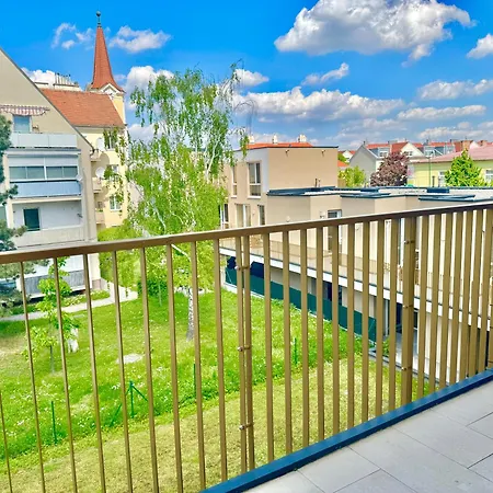 Stylish With Balcony Near Vienna